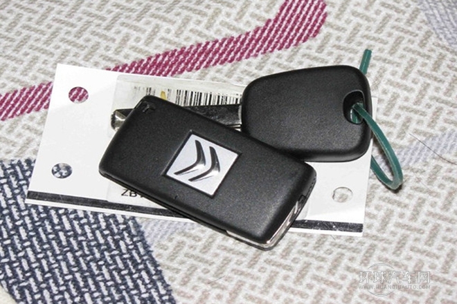 2013款 兩廂 1.6L 手動(dòng)樂(lè)尚型