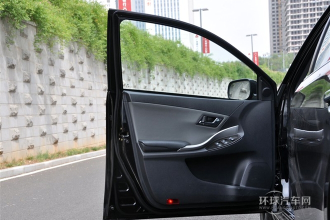 2014款 1.5L 新視界版手動(dòng)尊貴型