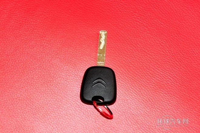 2013款 三廂 2.0L 自動(dòng)品悅型