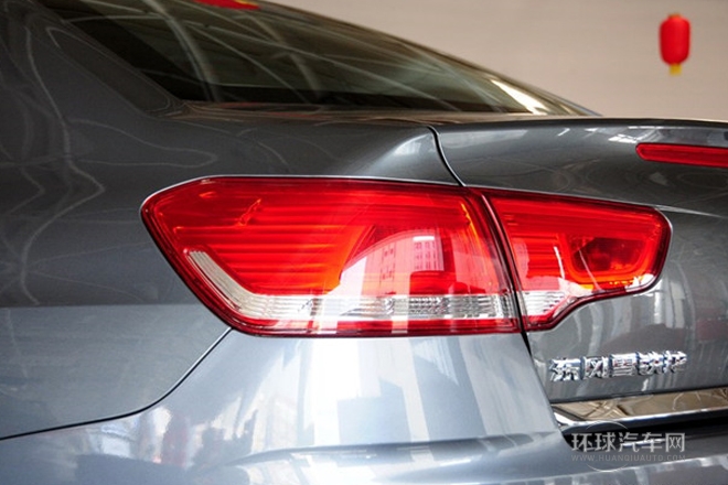 2013款 三廂 2.0L 自動(dòng)品悅型