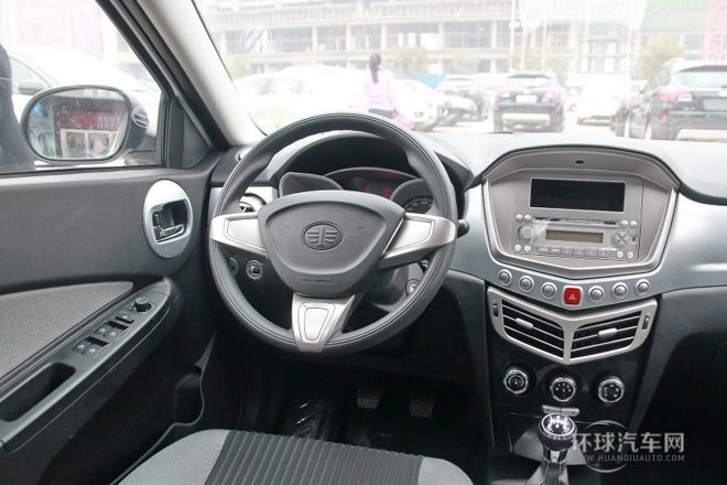 2014款 兩廂 1.5L 手動(dòng)舒適型