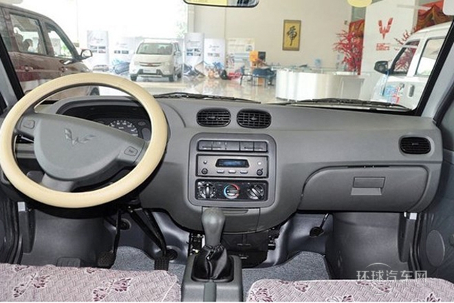 2010款 1.2L新版標(biāo)準(zhǔn)型II短車身