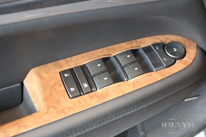 2013款3.6L 兩驅(qū)雅致版