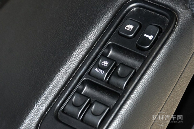 2012款 1.5L 手動尊貴運(yùn)動型