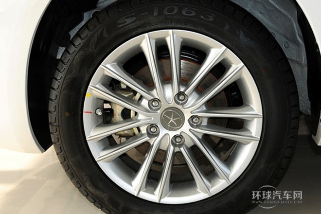 2012款 1.5L 手動尊貴運(yùn)動型