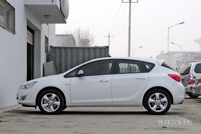 2014款 1.6L 自動(dòng) 時(shí)尚運(yùn)動(dòng)型