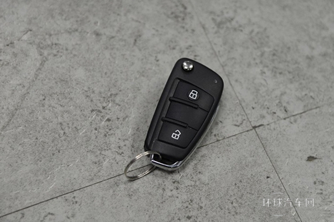 2013款 1.8L MT尊貴型