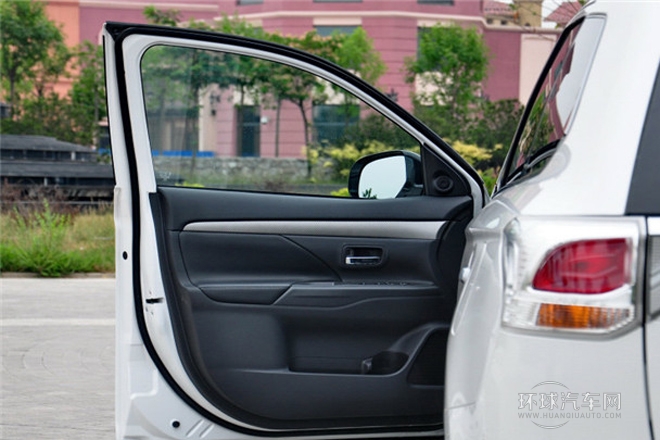 2013款 2.0L 四驅(qū)都市導(dǎo)航版 5座