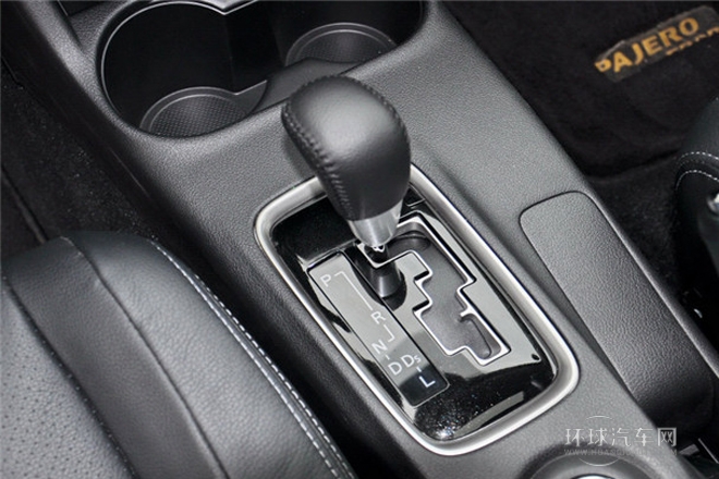 2013款 2.0L 四驅(qū)都市導(dǎo)航版 5座