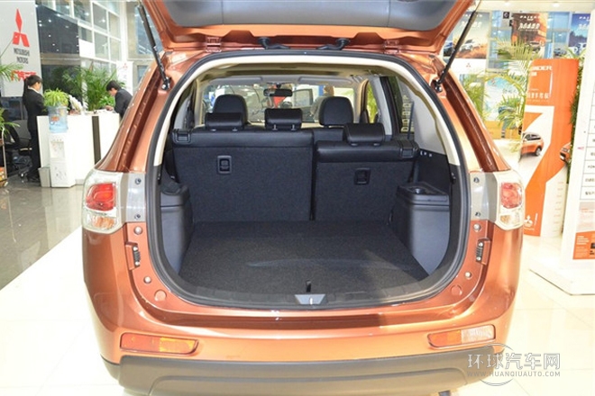 2013款 2.4L 四驅(qū)豪華導航版 7座
