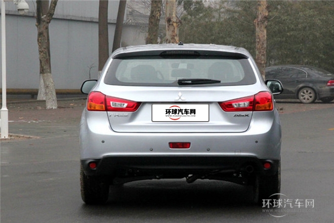 2013款 2.0L 自動兩驅(qū)豪華版