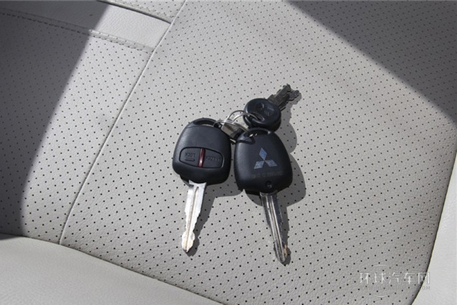 2014款 3.0L 自動(dòng)四驅(qū)行政版