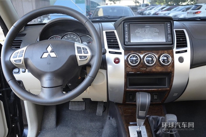 2014款 3.0L 自動四驅(qū)行政版