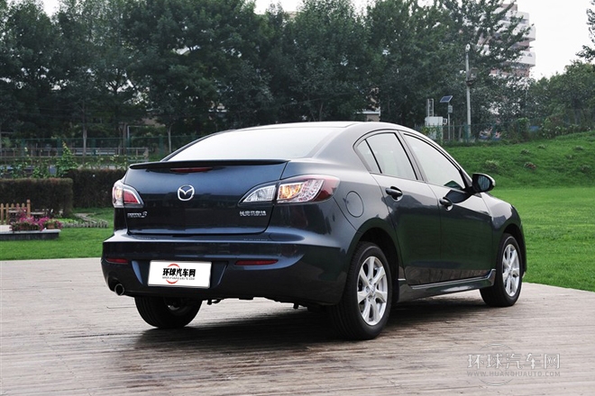 2011款 三廂 2.0L 手動(dòng)運(yùn)動(dòng)型