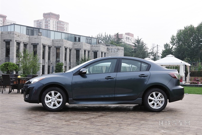 2011款 三廂 2.0L 手動(dòng)運(yùn)動(dòng)型