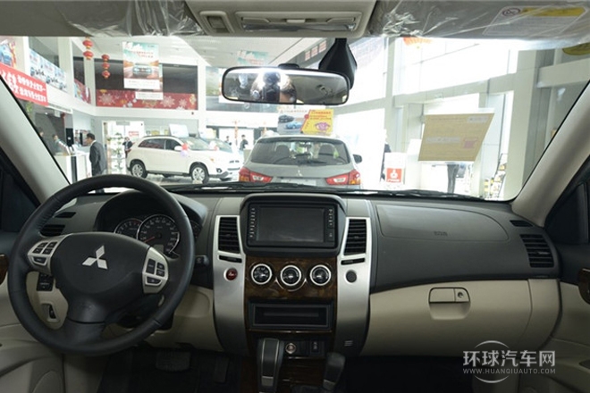 2013款 3.0L 自動(dòng)四驅(qū)旗艦版