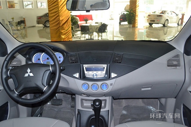 2011款 2.0L 自動(dòng)擋旗艦型