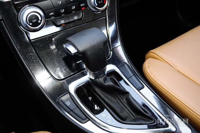 2014款 1.5T 自動四驅(qū)豪華型