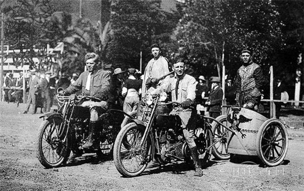 1920年代瘋狂的摩托車戰(zhàn)車比賽 現(xiàn)已失傳