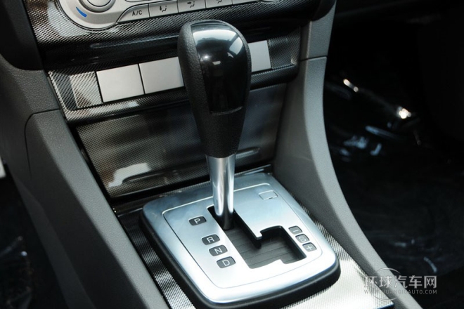 2014款  兩廂經(jīng)典 1.8L 自動酷白典藏版