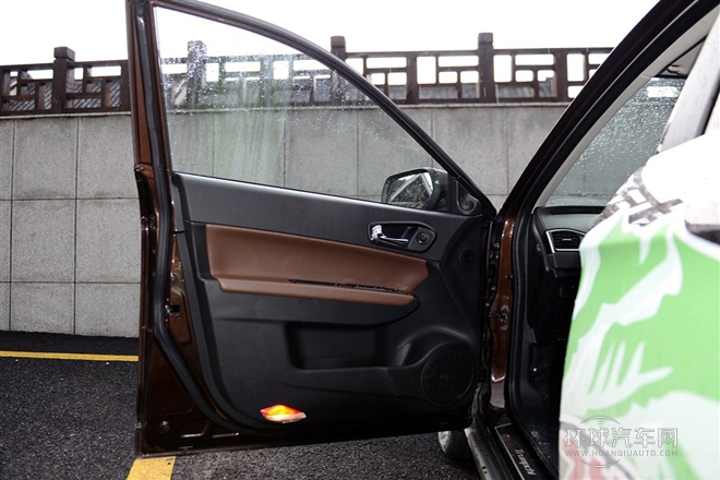 2015款 1.8T 自動(dòng)兩驅(qū)至尊版
