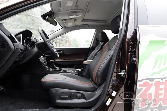 2015款 1.8T 自動(dòng)兩驅(qū)至尊版