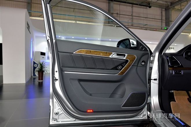 2014款 2.0T 自動(dòng)兩驅(qū)基本型