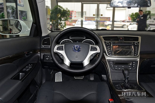 2014款 1.8T 自動(dòng)尊貴周年版 國(guó)IV