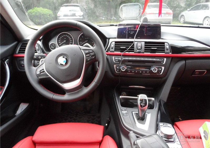 2015款 320i 運(yùn)動(dòng)設(shè)計(jì)套裝