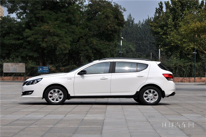 2014款 CROSS 1.5L 手動(dòng)標(biāo)準(zhǔn)型