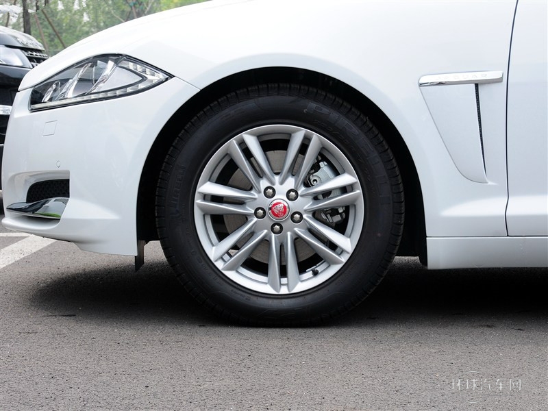 2015款XF 2.0T Sportbrake 風(fēng)華版