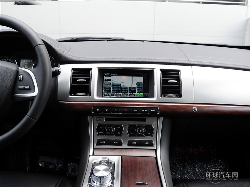 2015款XF 2.0T Sportbrake 風(fēng)華版
