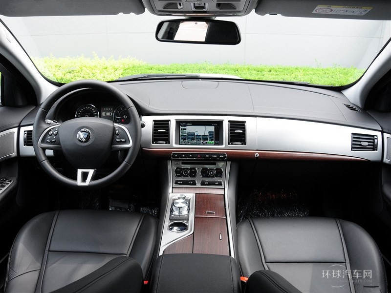2015款XF 2.0T Sportbrake 風(fēng)華版