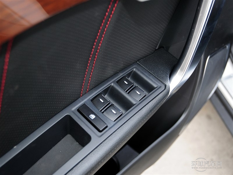 2015款 運(yùn)動版 2.0L 自動尊享型