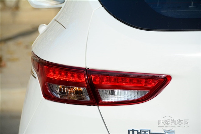 2014款 1.8L 自動(dòng)尊貴型