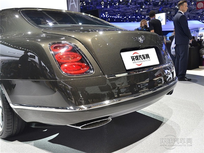 2015款 6.8T 標(biāo)準(zhǔn)版
