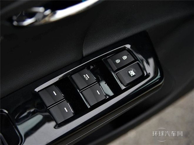 2015款 1.8T 自動(dòng)尊貴型