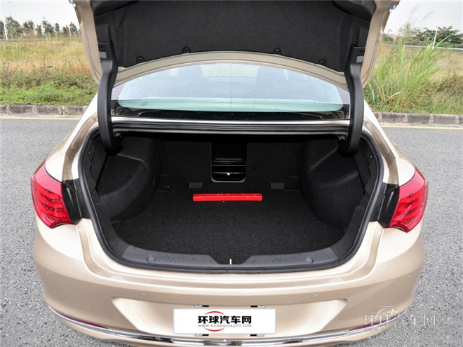 2015款 1.8T 自動(dòng)尊貴型