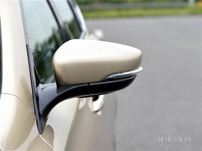 2015款 1.8T 自動(dòng)尊貴型