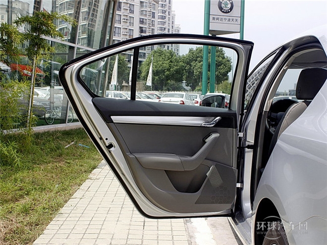 2015款 經(jīng)典款 1.6L 手自一體 逸杰版