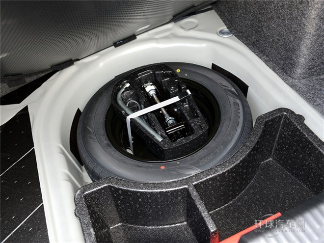2015款 1.6L 手動(dòng)樂(lè)選型