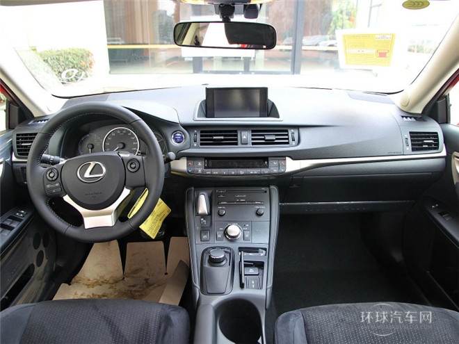 2014款 200h 1.8L 自動 領(lǐng)先版（雙色）