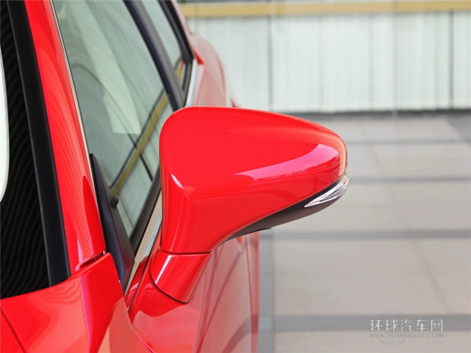 2014款 200h 1.8L 自動(dòng) 領(lǐng)先版（雙色）