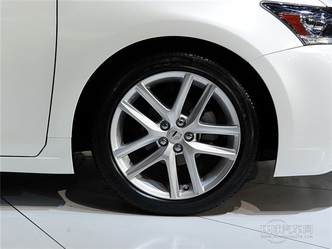 2014款 200h 1.8L 自動(dòng) 領(lǐng)先版（單色）