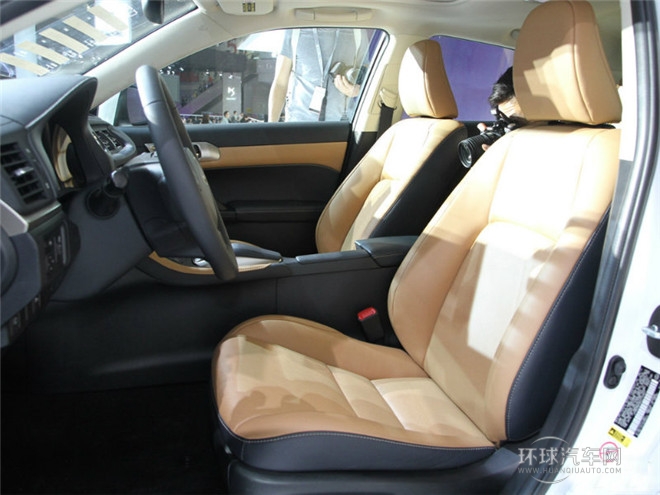 2014款 200h 1.8L 自動 領(lǐng)先版（單色）