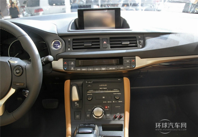 2014款 200h 1.8L 自動 領(lǐng)先版（單色）