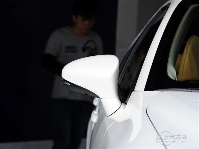 2014款 200h 1.8L 自動(dòng) 領(lǐng)先版（單色）