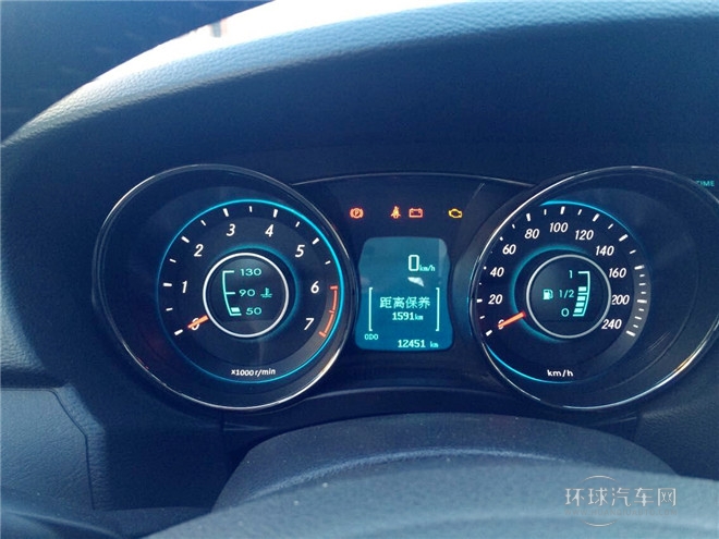 2015款 1.5L 手動(dòng)舒適超值導(dǎo)航版