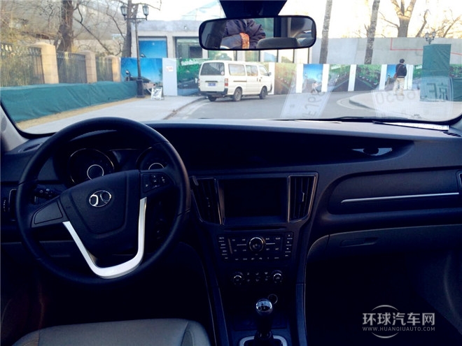 2015款 1.5L 手動(dòng)舒適超值導(dǎo)航版
