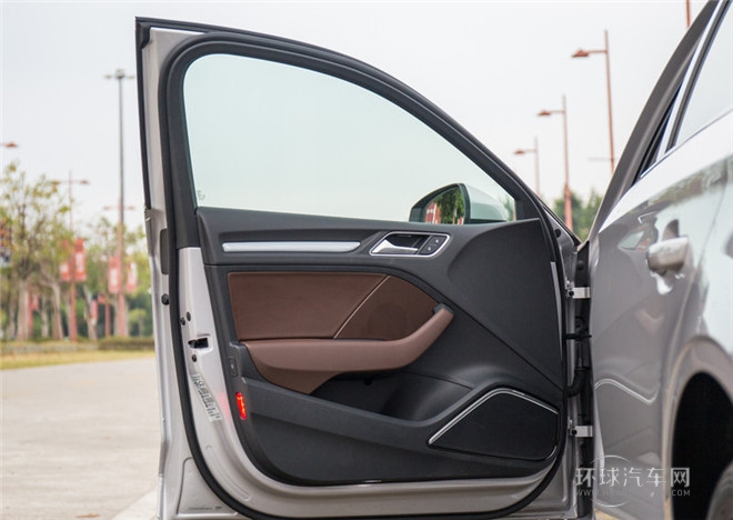 2015款 Limousine 40 TFSI 自動(dòng)豪華型